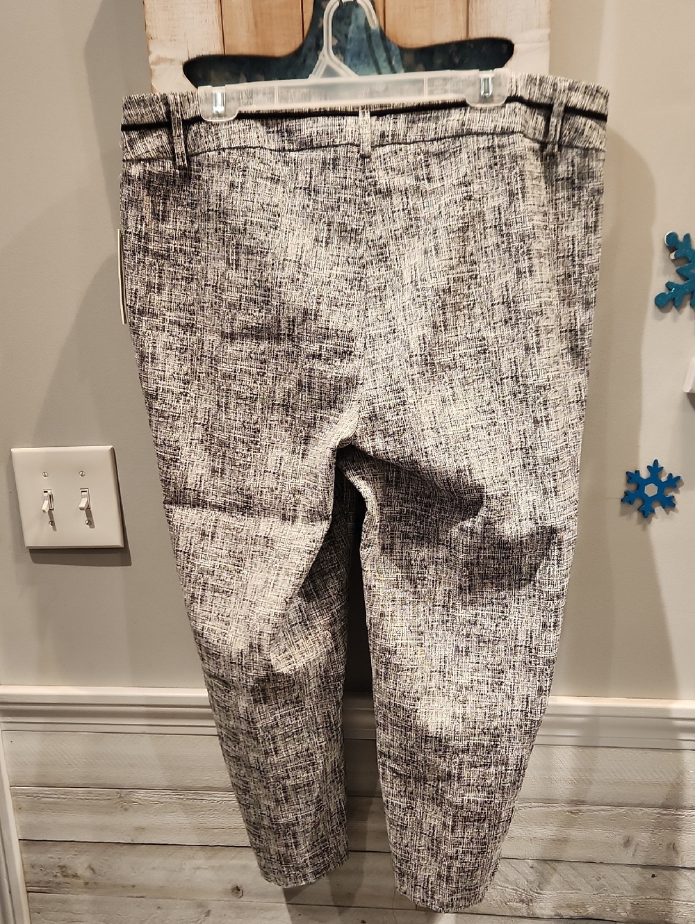 NWT Zac & Rachel White & Black Women's Sz 18W Cropped Pants - Picture 5 of 6